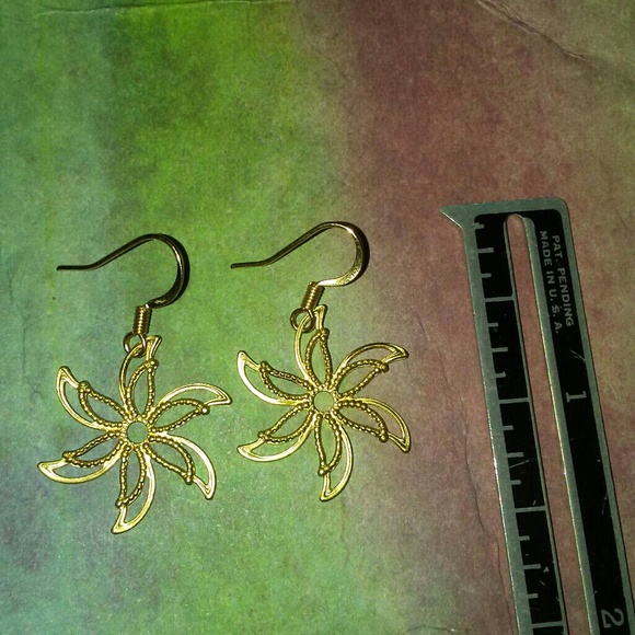 Pinwheel Flower Filigree Lace Handmade Earrings Vintage Repro Raw Brass Charms - Picture 2 of 3